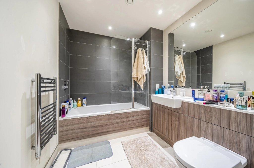 2 bedrooms apartments/flats for sale in Beaufort Square, Beaufort Park, Colindale - NW9 view 10