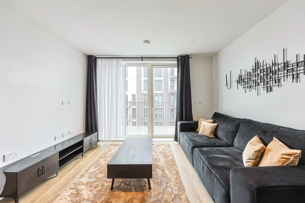 1 bedroom apartments/flats for sale in Cedrus Avenue, Southall - UB1 view 2