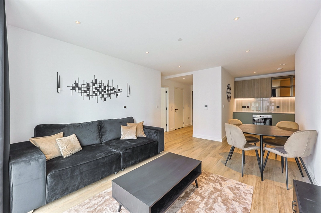1 bedroom apartments/flats to sale in Cedrus Avenue, Southall-image 1