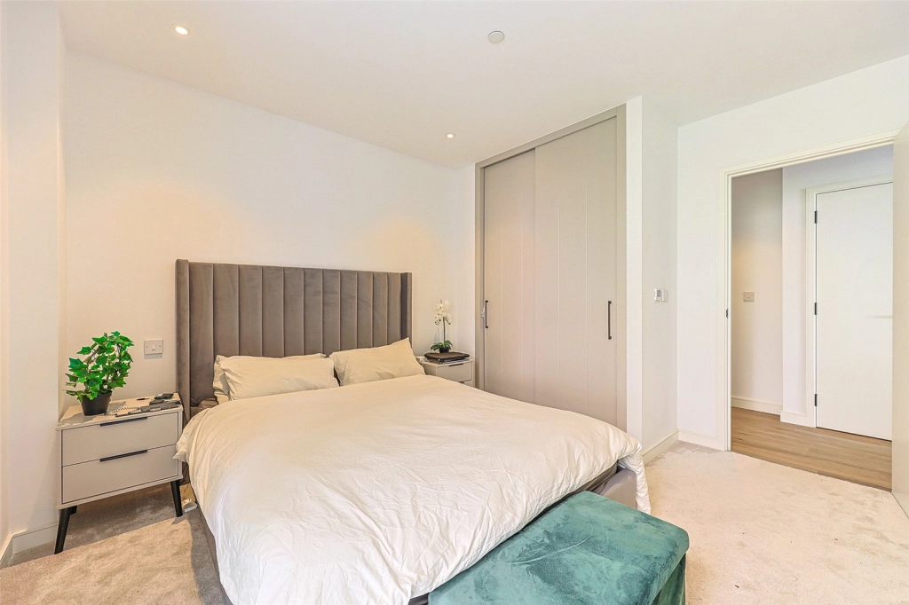 1 bedroom apartments/flats for sale in Cedrus Avenue, Southall - UB1 view 7