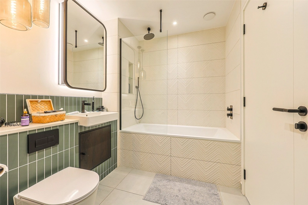 1 bedroom apartments/flats for sale in Cedrus Avenue, Southall - UB1 view 3