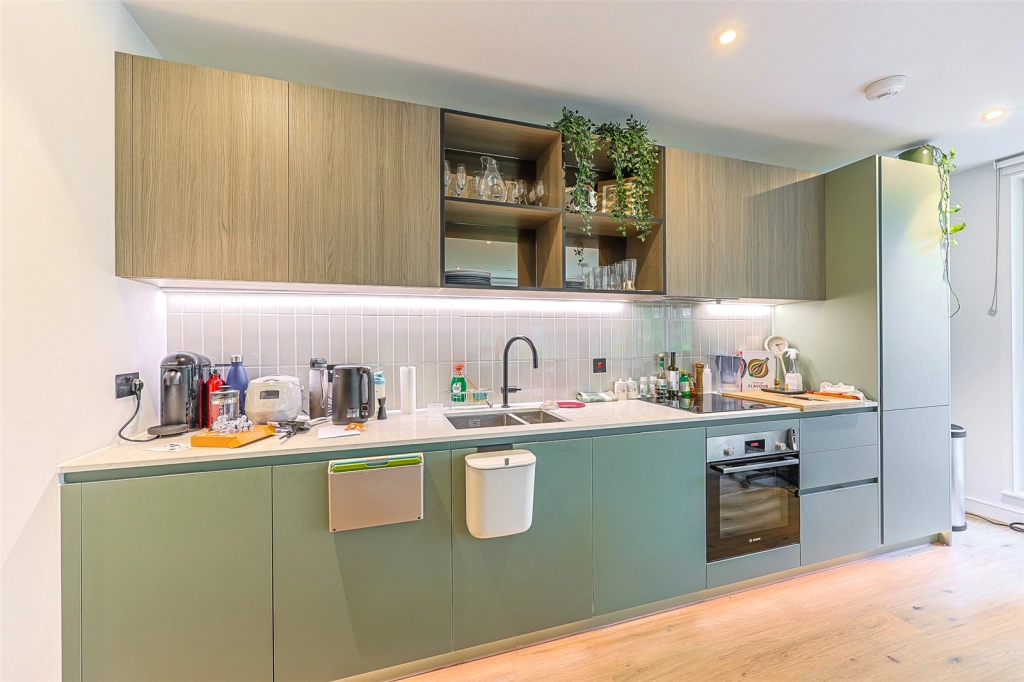 1 bedroom apartments/flats for sale in Cedrus Avenue, Southall - UB1 view 2