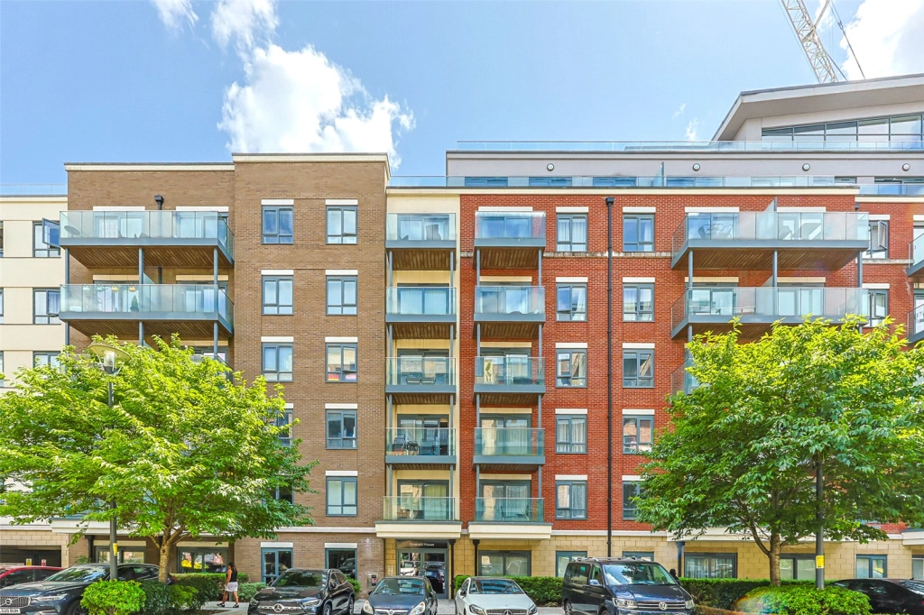 2 bedrooms apartments/flats for sale in Commander Avenue, Beaufort Park, Colindale - NW9 view 5