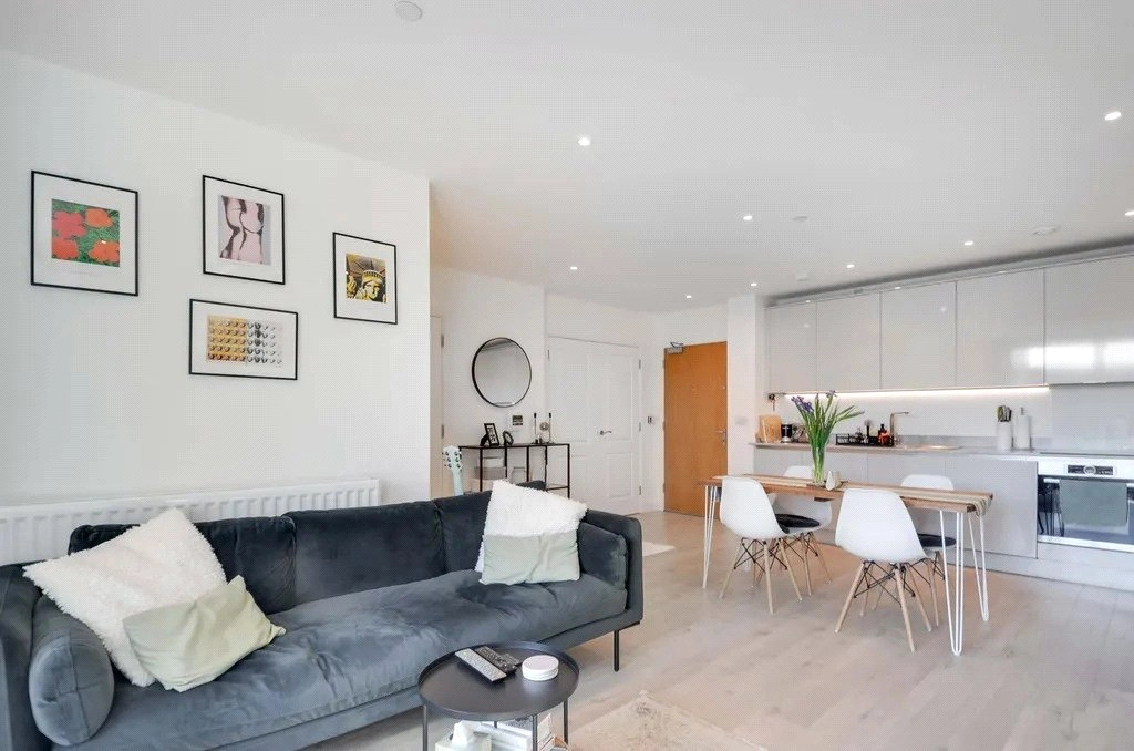 1 bedroom apartments/flats for sale in Lismore Boulevard, Colindale Gardens, Colindale - NW9 view 5