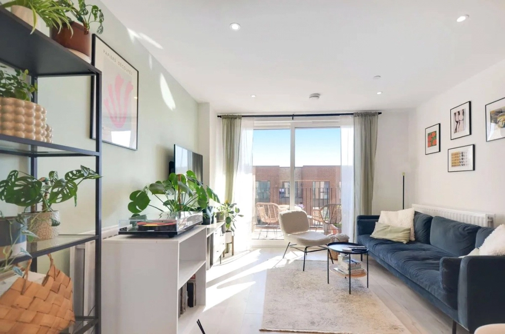 1 bedroom apartments/flats for sale in Lismore Boulevard, Colindale Gardens, Colindale - NW9 view 4