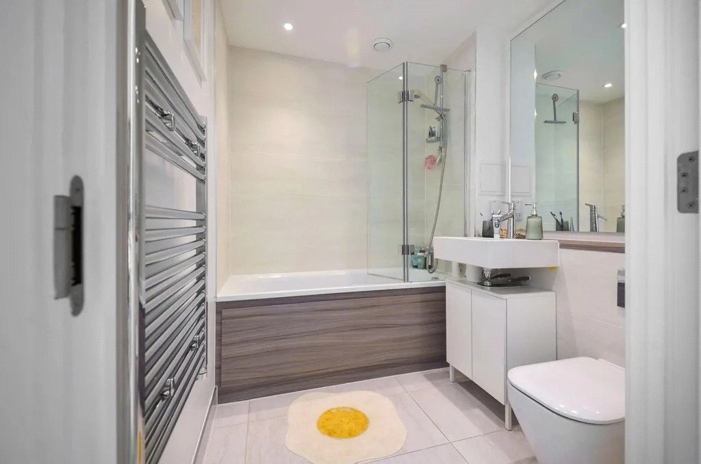 1 bedroom apartments/flats for sale in Lismore Boulevard, Colindale Gardens, Colindale - NW9 view 12