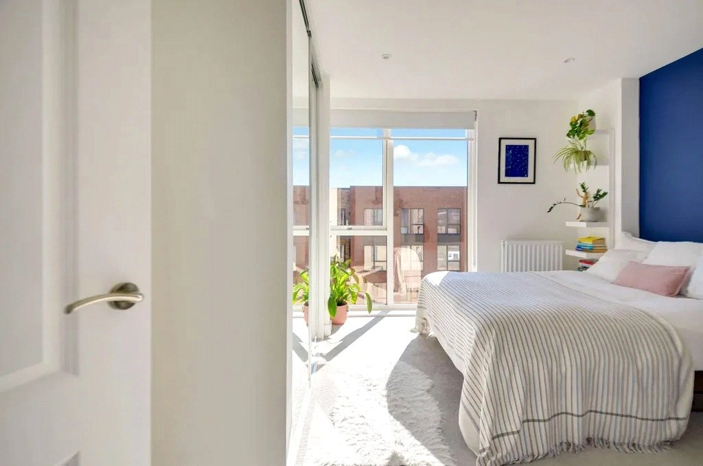 1 bedroom apartments/flats for sale in Lismore Boulevard, Colindale Gardens, Colindale - NW9 view 11