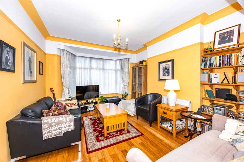 3 bedrooms houses for sale in Colin Close, Colindale - NW9 view 2