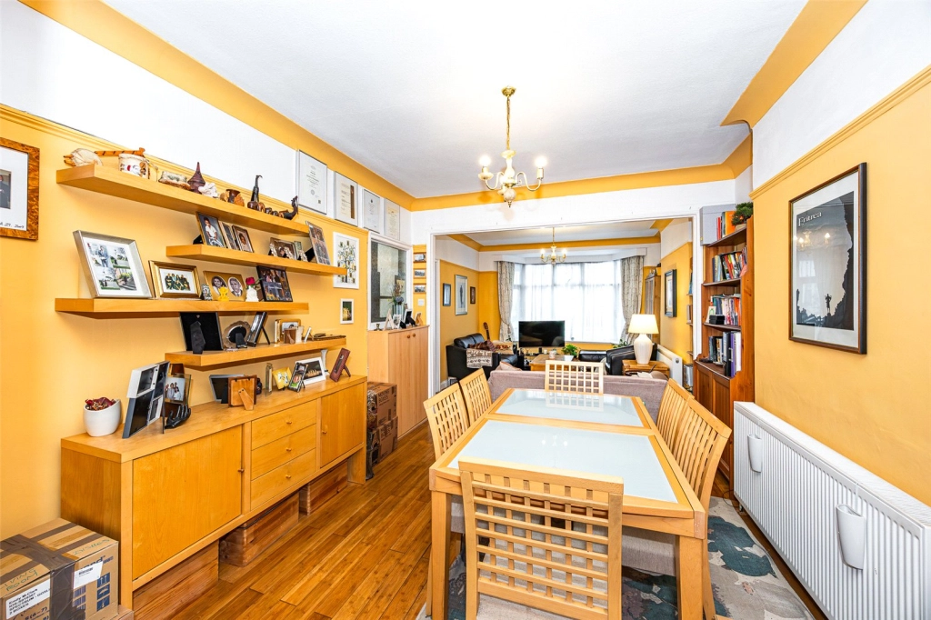 3 bedrooms houses for sale in Colin Close, Colindale - NW9 view 3