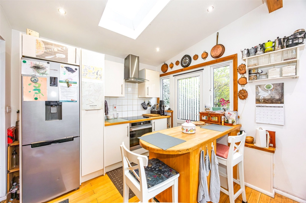 3 bedrooms houses for sale in Colin Close, Colindale - NW9 view 19