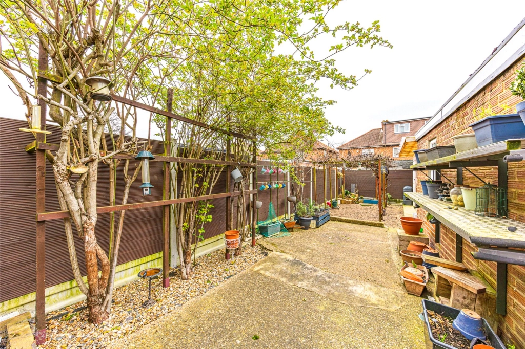 3 bedrooms houses for sale in Colin Close, Colindale - NW9 view 15