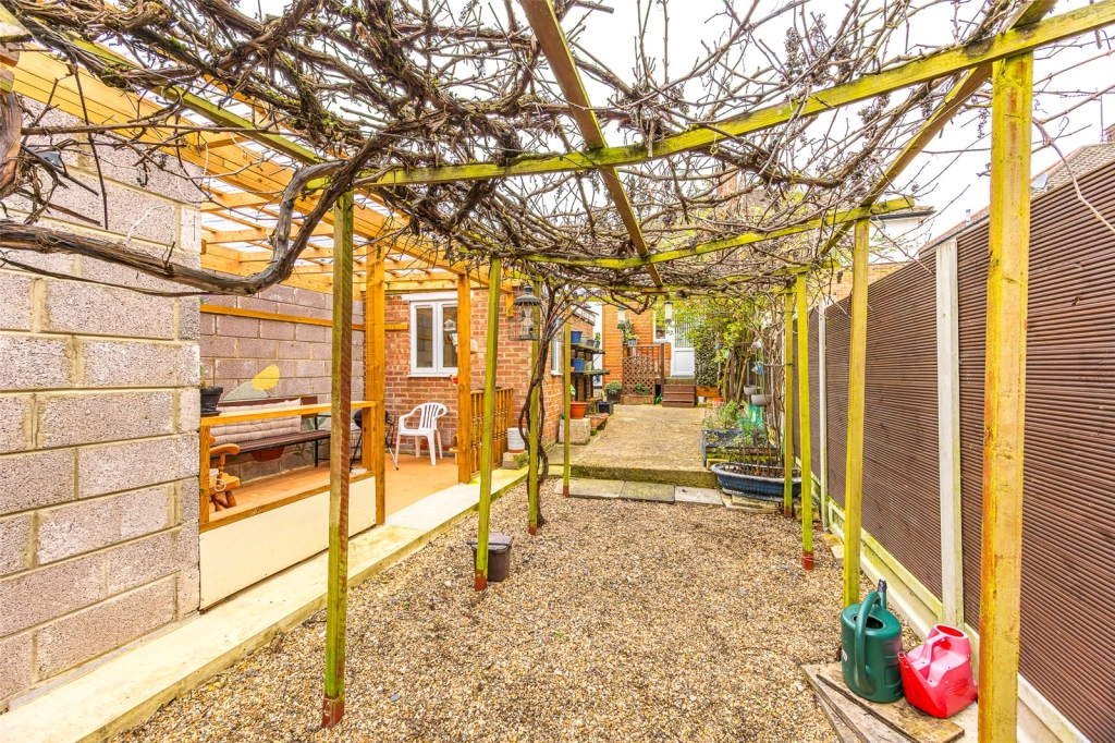 3 bedrooms houses for sale in Colin Close, Colindale - NW9 view 14