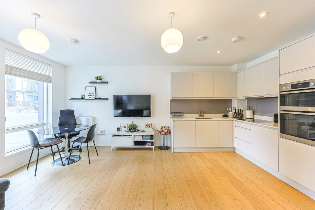 1 bedroom apartments/flats for sale in Grove Park, Colindale - NW9 view 3