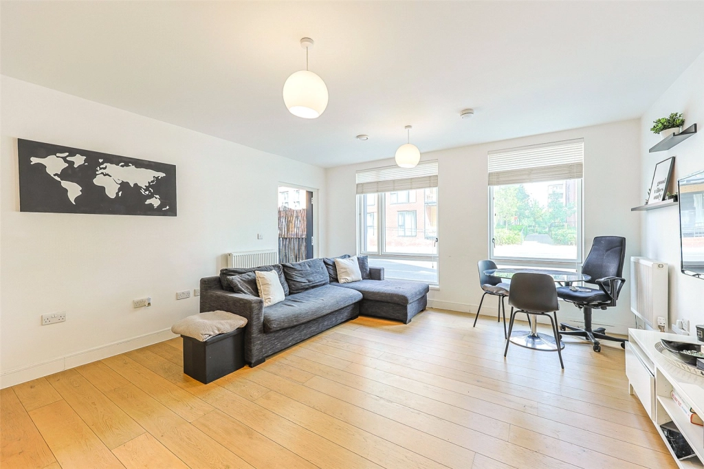 1 bedroom apartments/flats for sale in Grove Park, Colindale - NW9 view 4