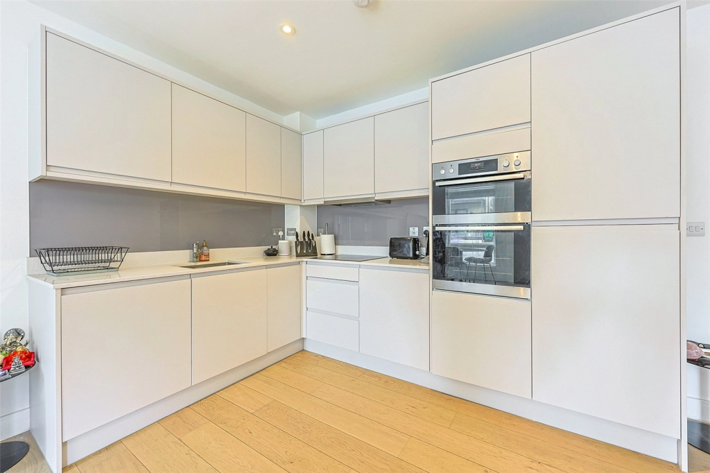 1 bedroom apartments/flats for sale in Grove Park, Colindale - NW9 view 9