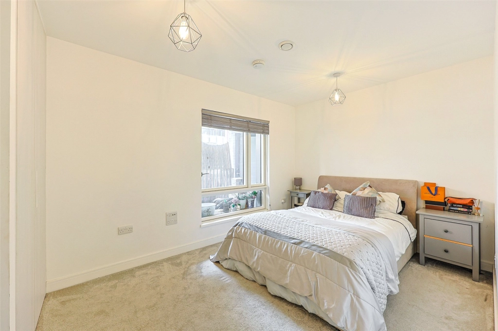 1 bedroom apartments/flats for sale in Grove Park, Colindale - NW9 view 6