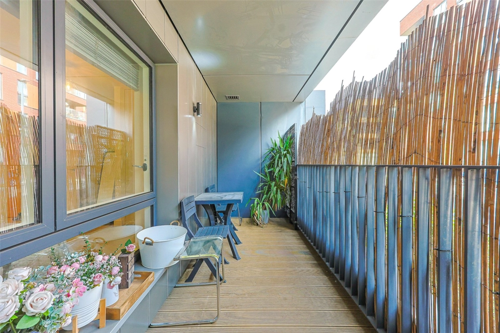 1 bedroom apartments/flats for sale in Grove Park, Colindale - NW9 view 11