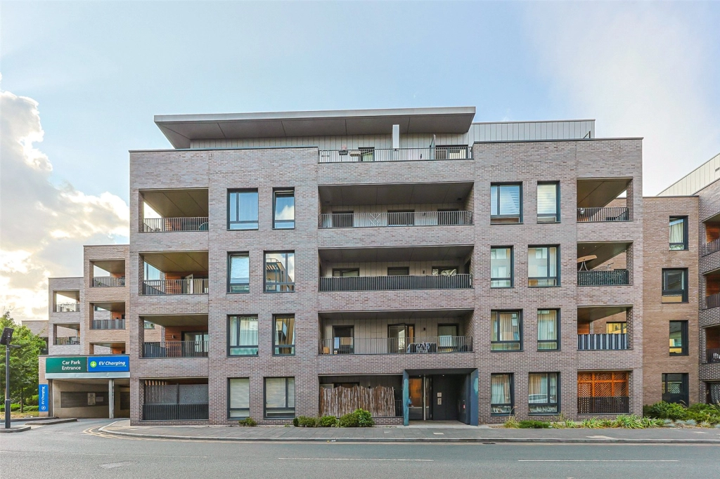 1 bedroom apartments/flats for sale in Grove Park, Colindale - NW9 view 5