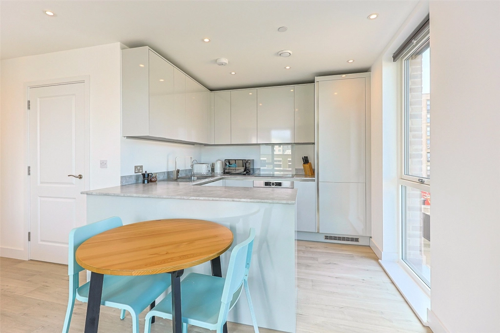 2 bedrooms apartments/flats for sale in Lismore Boulevard, Colindale Gardens, Colindale - NW9 view 3