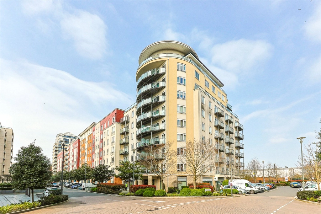 1 bedroom apartments/flats for sale in Boulevard Drive, Beaufort Park, Colindale - NW9 view 5