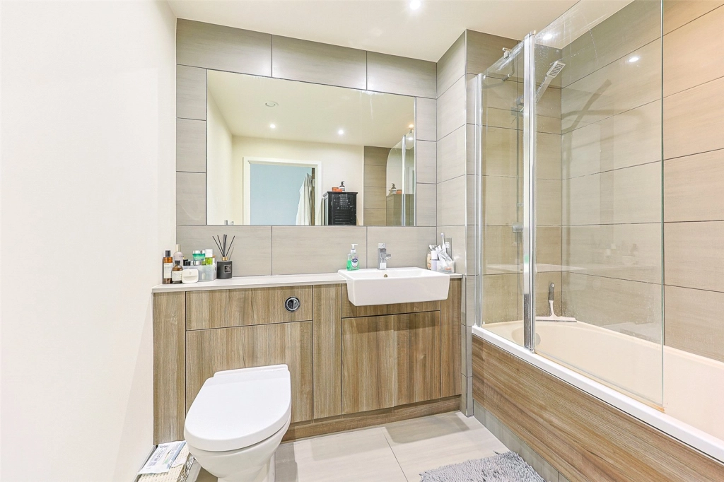 1 bedroom apartments/flats for sale in Beaufort Square, Beaufort Park - NW9 view 7