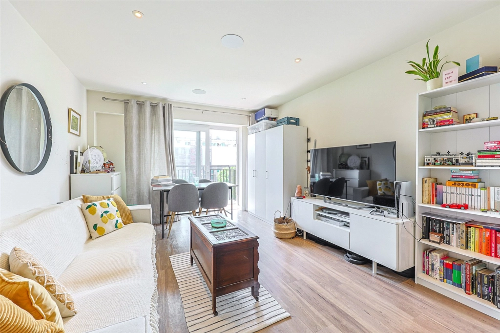 1 bedroom apartments/flats for sale in Beaufort Square, Beaufort Park - NW9 view 3