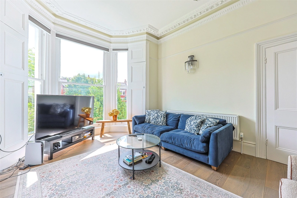 3 bedrooms apartments/flats to sale in Castlebar Road, Ealing-image 1