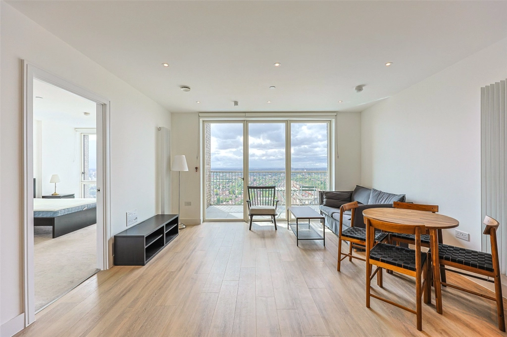 1 bedroom apartments/flats for sale in Heartwood Boulevard, Acton - W3 view 4