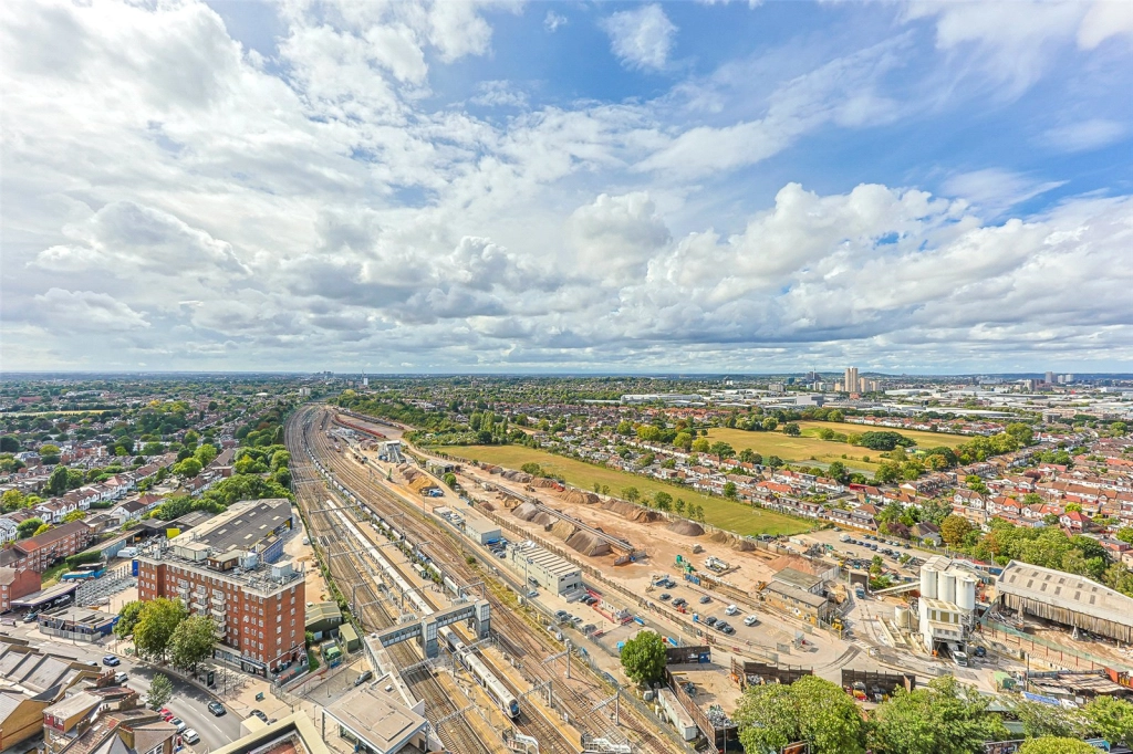 1 bedroom apartments/flats for sale in Heartwood Boulevard, Acton - W3 view 11