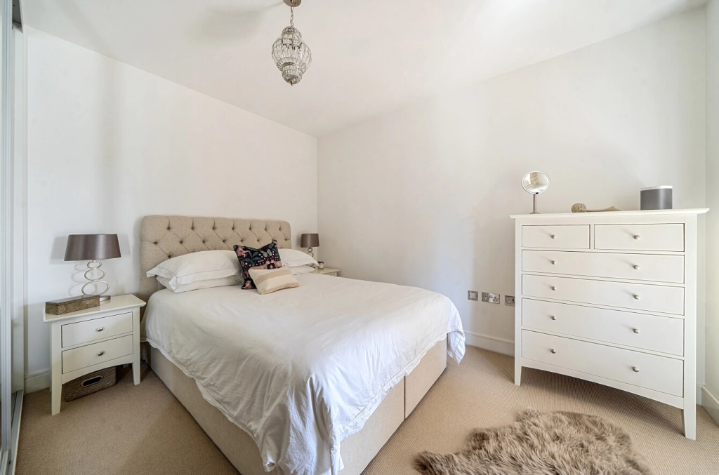1 bedroom apartments/flats for sale in Longfield Avenue, Ealing - W5 view 5