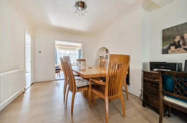 Rushgrove Avenue, Colindale - NW9 view 8