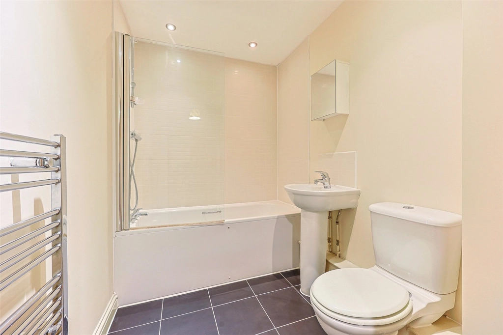 1 bedroom apartments/flats for sale in Needleman Close, Colindale - NW9 view 9