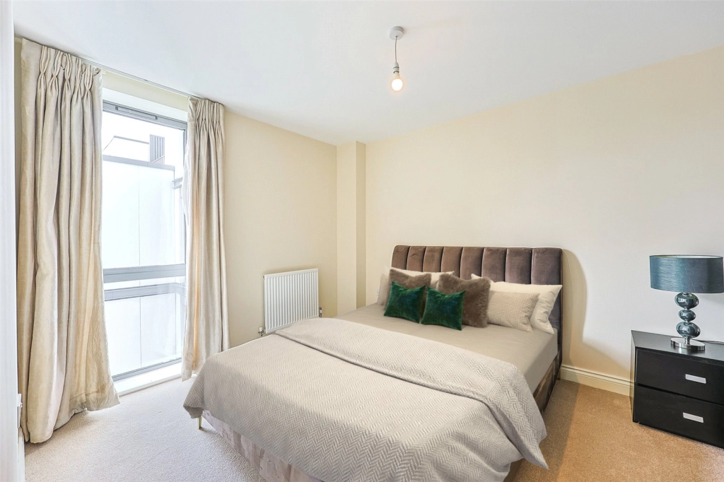 1 bedroom apartments/flats for sale in Needleman Close, Colindale - NW9 view 4