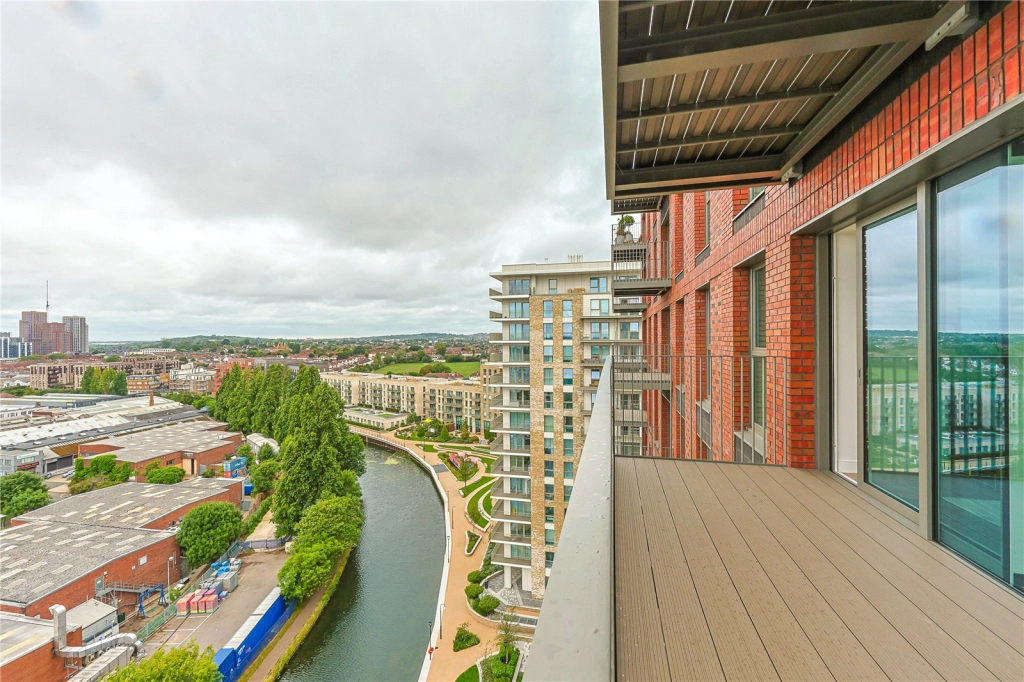 3 bedrooms apartments/flats for sale in Quay Walk, Wembley - HA0 view 3