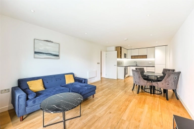 Beaufort Square, Beaufort Park, Colindale - NW9 view 3