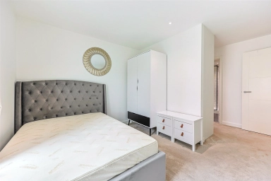 Beaufort Square, Beaufort Park, Colindale - NW9 view 5