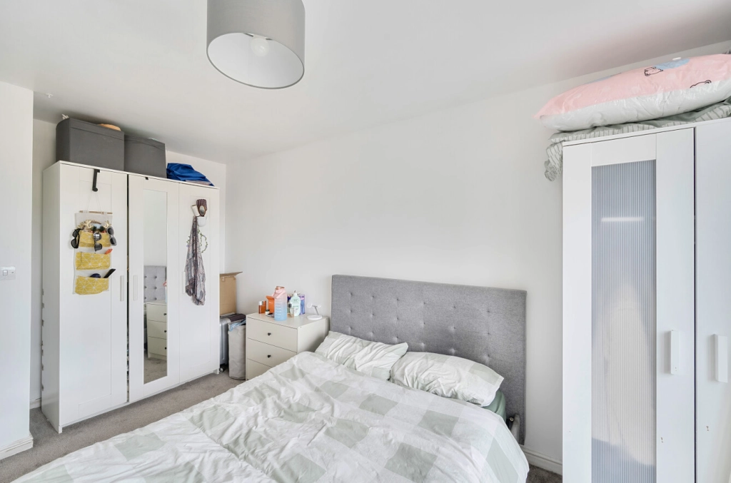 1 bedroom apartments/flats for sale in Mannock Close, Colindale - NW9 view 8