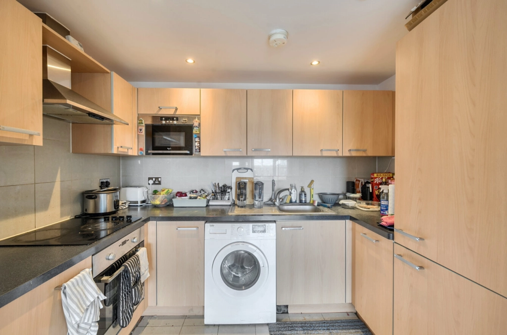 1 bedroom apartments/flats for sale in Mannock Close, Colindale - NW9 view 4