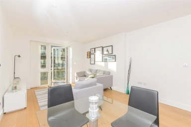 Longfield Avenue, Ealing - W5 view 9