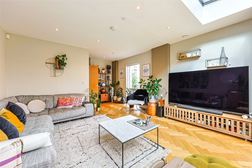 4 bedrooms houses for sale in Hoy Close, Colindale Gardens, Colindale - NW9 view 4
