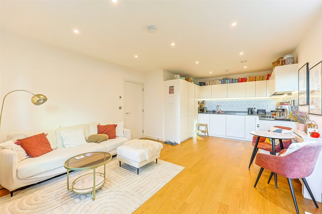 1 bedroom apartments/flats for sale in Samara Drive, Southall - UB1 view 5