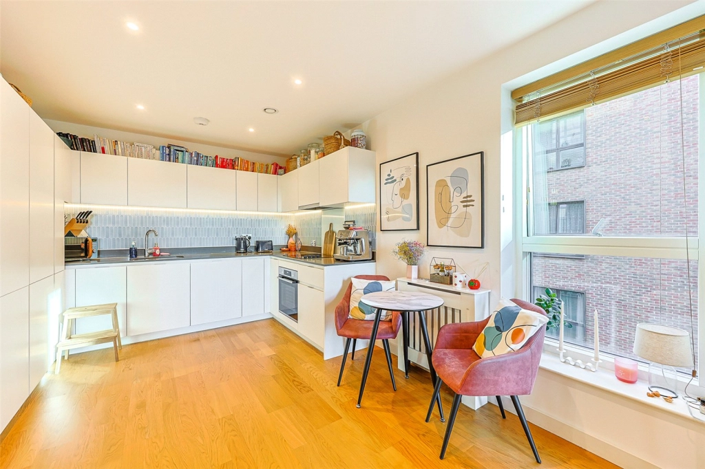 1 bedroom apartments/flats for sale in Samara Drive, Southall - UB1 view 3