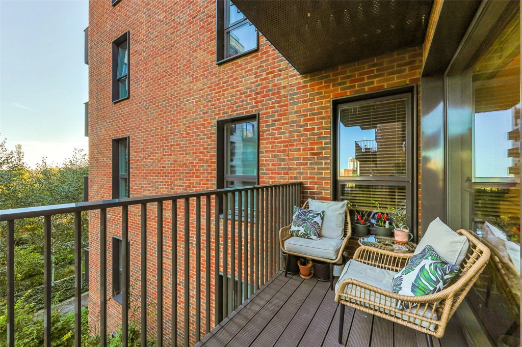 1 bedroom apartments/flats for sale in Samara Drive, Southall - UB1 view 9