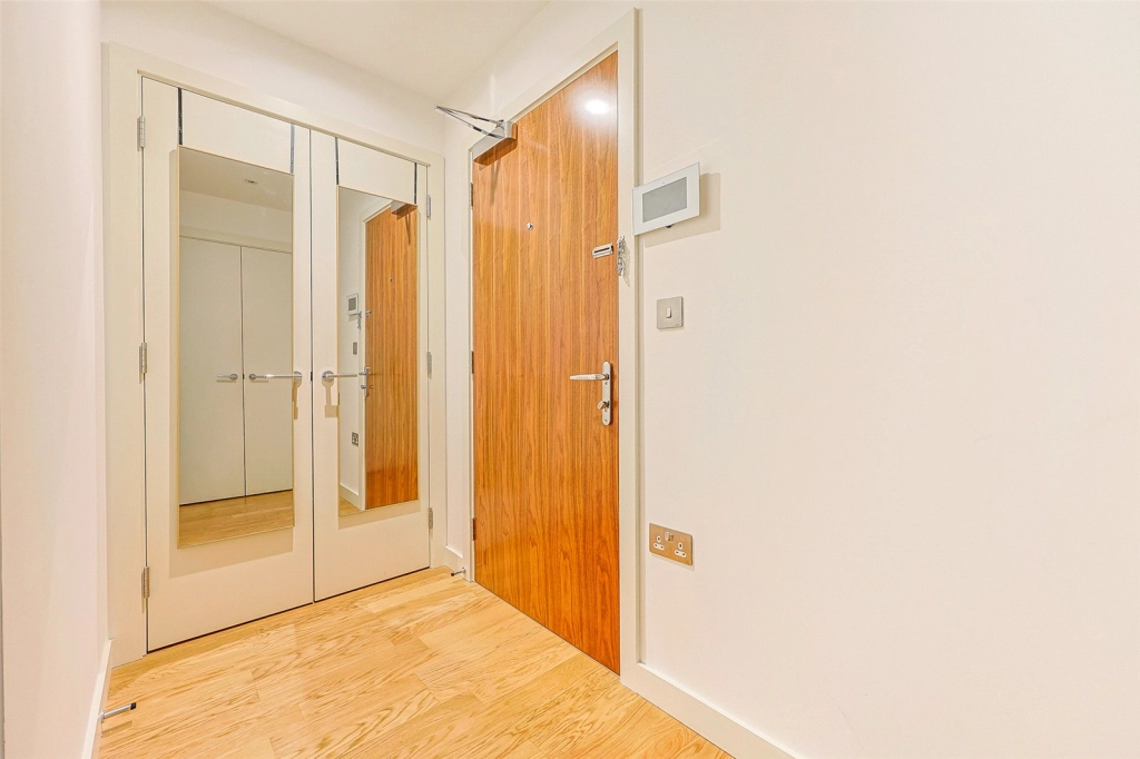 1 bedroom apartments/flats for sale in Samara Drive, Southall - UB1 view 12