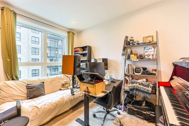 Greenleaf Walk, Southall - UB1 view 6