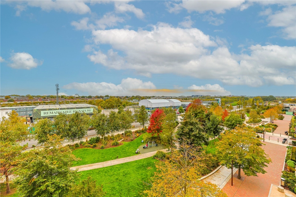 2 bedrooms apartments/flats for sale in Greenleaf Walk, Southall - UB1 view 10