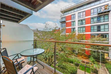 Longfield Avenue, Ealing - W5 view 9