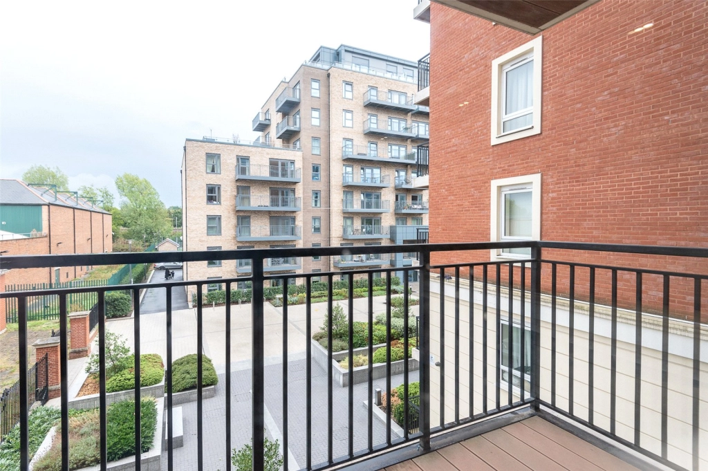 Studio apartments/flats for sale in Beaufort Square, Beaufort Park, Colindale - NW9 view 5