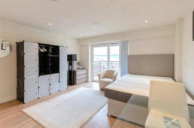Beaufort Square, Beaufort Park, Colindale - NW9 view 2