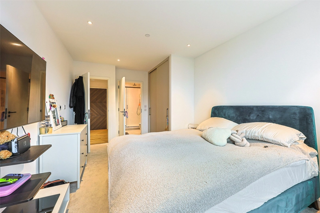 2 bedrooms apartments/flats for sale in Cedrus Avenue, Southall - UB1 view 5